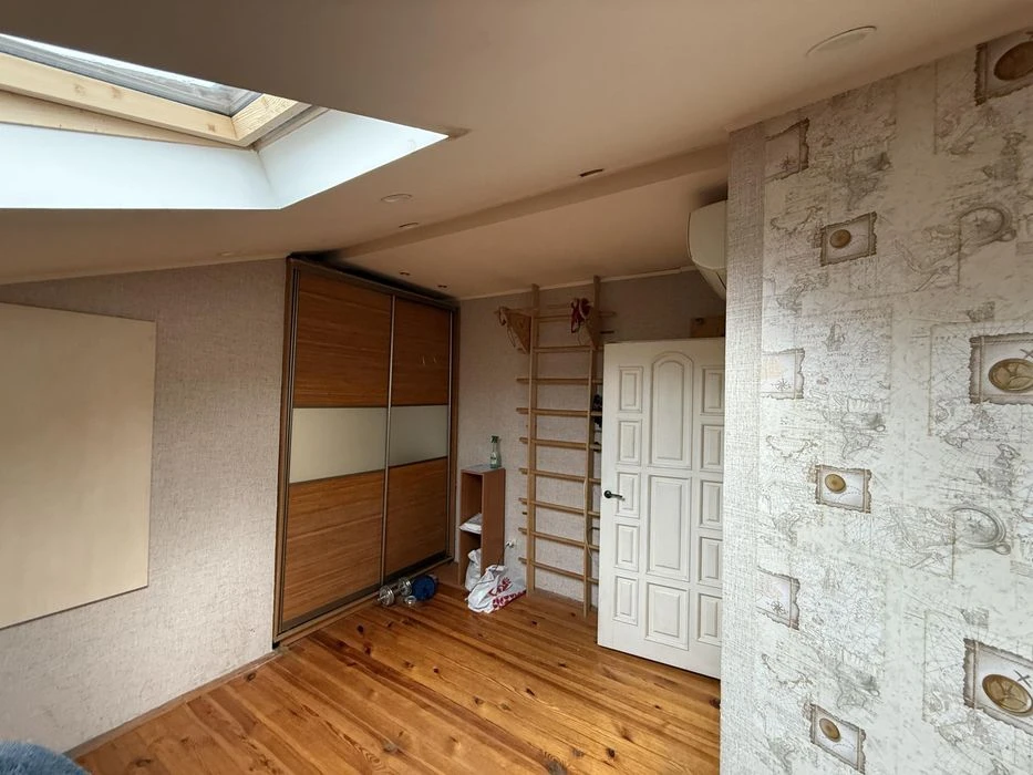 3 rooms, 77.5 m2, Iskrynska St., 33. Uprising Square