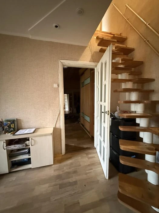 3 rooms, 77.5 m2, Iskrynska St., 33. Uprising Square