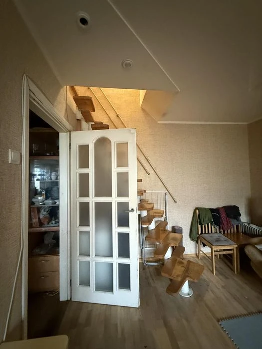3 rooms, 77.5 m2, Iskrynska St., 33. Uprising Square