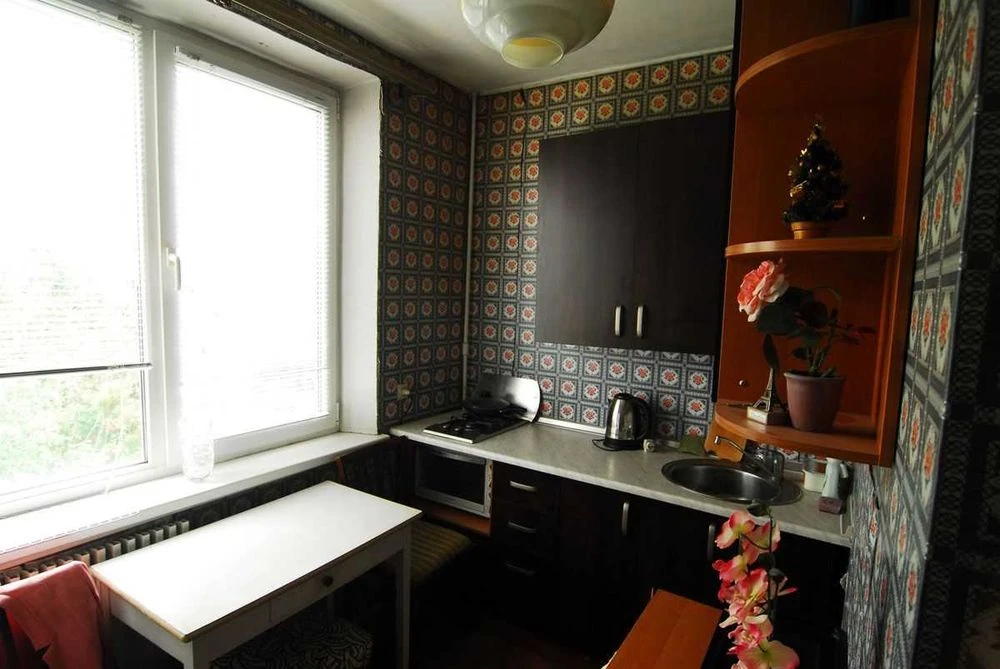 I will sell a 1-room apartment on Oleksiyivka, 7 minutes from the metro station