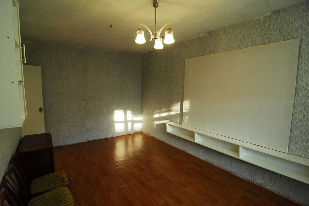 I will sell a 1-room apartment on Oleksiyivka, 7 minutes from the metro station