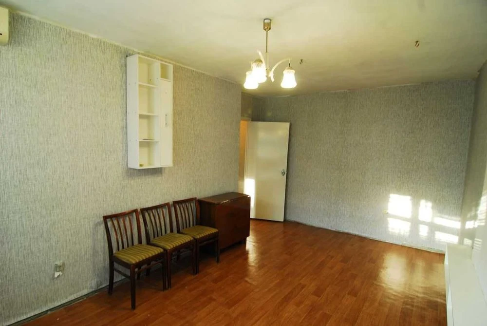 I will sell a 1-room apartment on Oleksiyivka, 7 minutes from the metro station