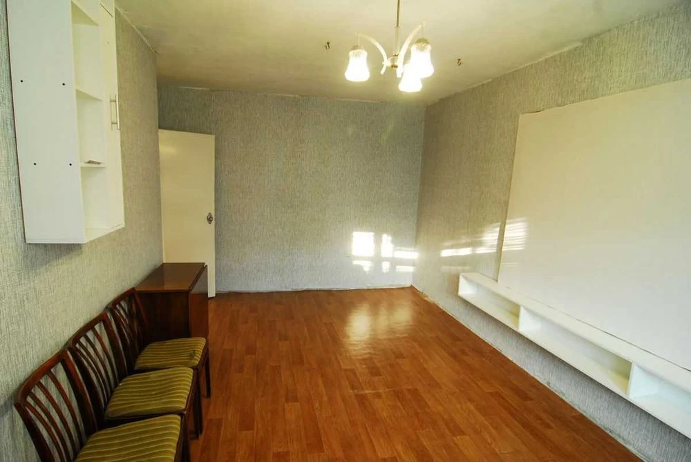 I will sell a 1-room apartment on Oleksiyivka, 7 minutes from the metro station