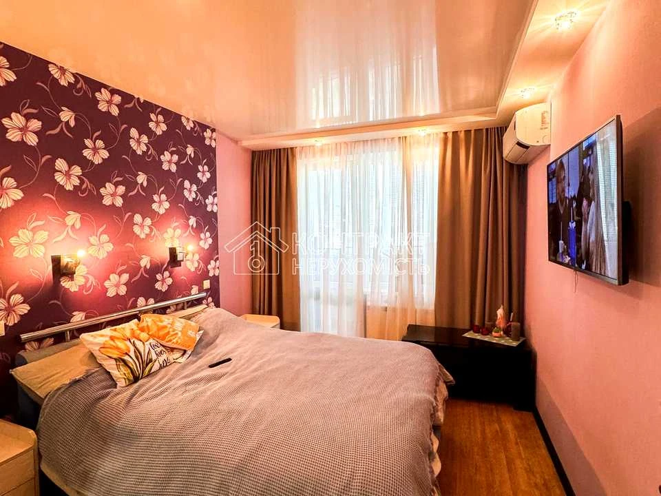 Apartment. Kharkiv, Svitla St.
