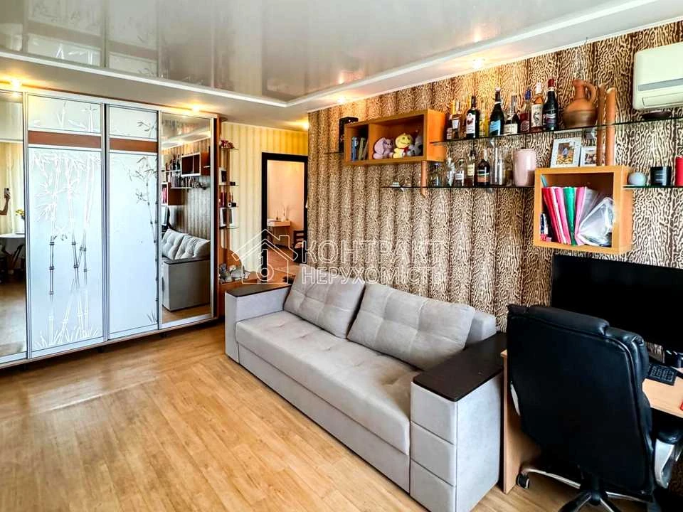 Apartment. Kharkiv, Svitla St.