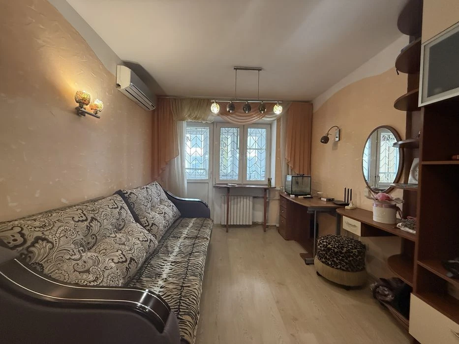 Продается квартира в Аркадии с ремонтом мебелью и техникой.