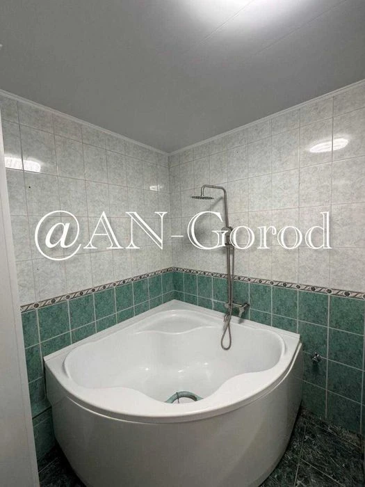 For sale 3-room apartment 64 sq.m. in Saltovka, on Amosova Street,