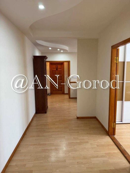 For sale 3-room apartment 64 sq.m. in Saltovka, on Amosova Street,