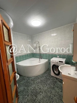 For sale 3-room apartment 64 sq.m. in Saltovka, on Amosova Street,