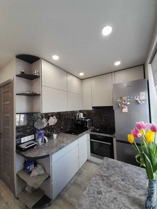 2-room apartment for sale, 7 minutes from Sportivna metro station