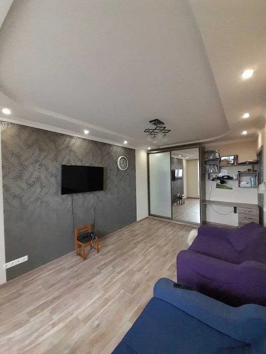 2-room apartment for sale, 7 minutes from Sportivna metro station