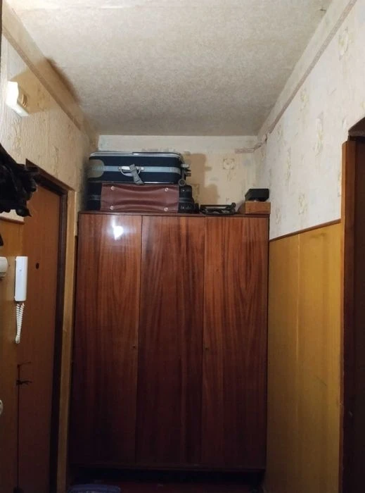 I will sell my 1-room apartment.