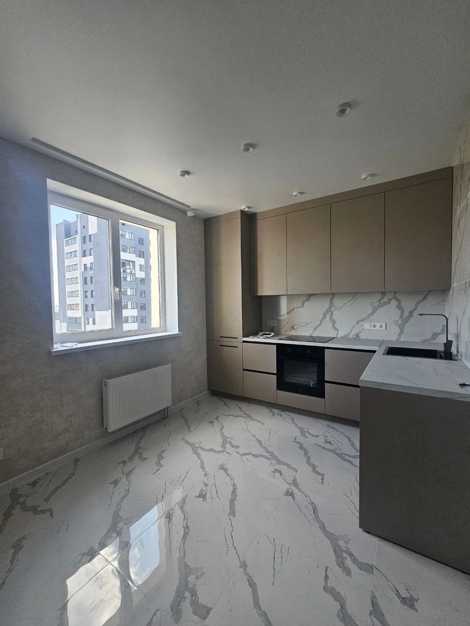 Selling a 2-bedroom apartment with renovation in the Oasis Heroes of Labor residential complex, Dom Za