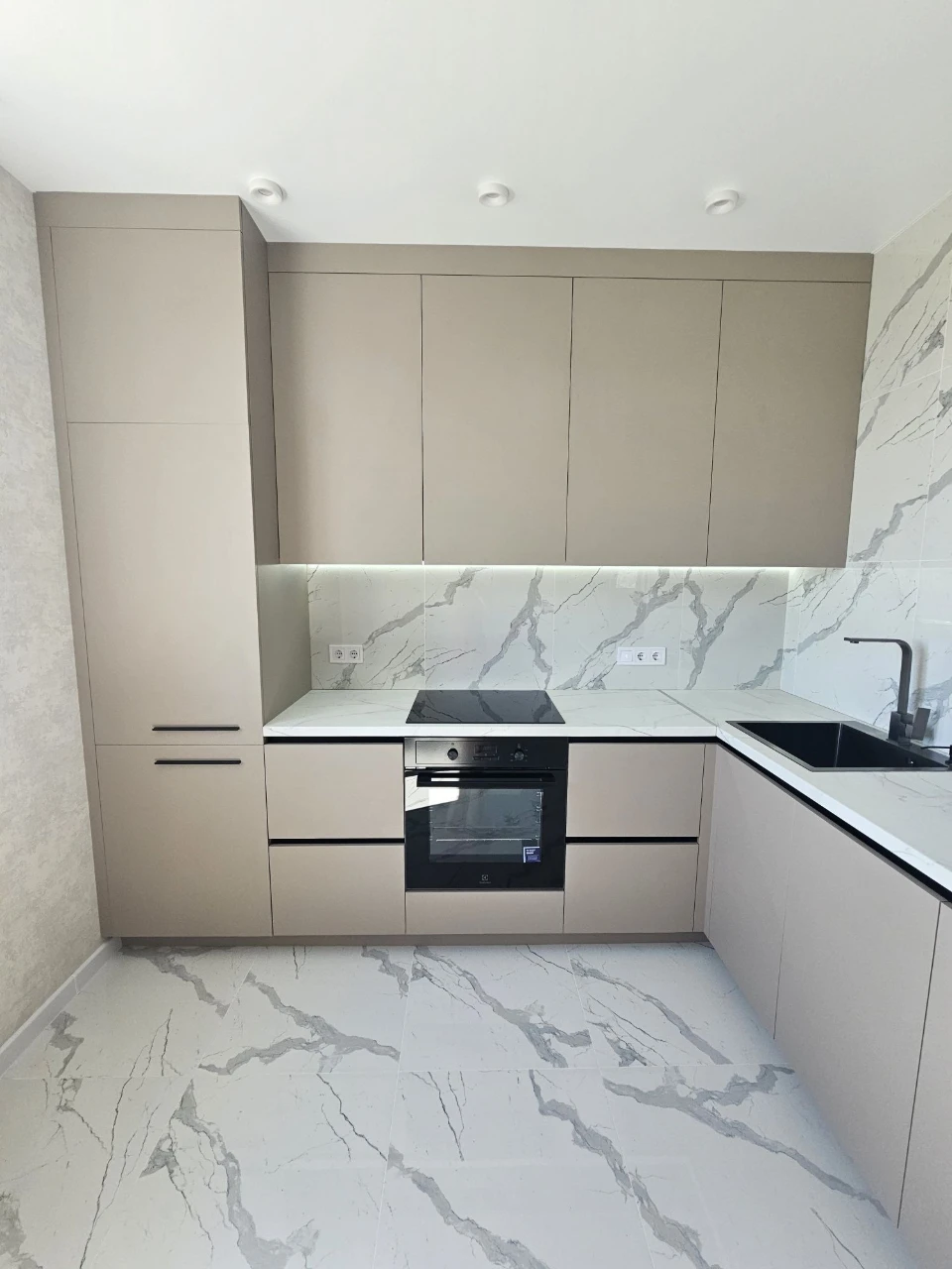 Selling a 2-bedroom apartment with renovation in the Oasis Heroes of Labor residential complex, Dom Za