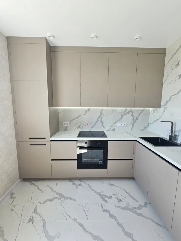 Selling a 2-bedroom apartment with renovation in the Oasis Heroes of Labor residential complex, Dom Za