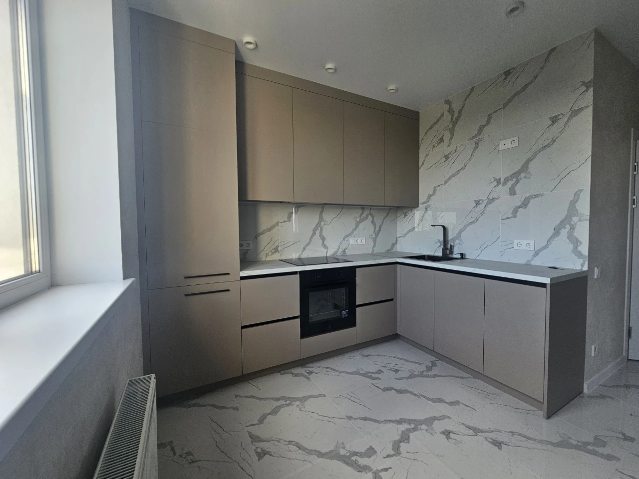 Selling a 2-bedroom apartment with renovation in the Oasis Heroes of Labor residential complex, Dom Za