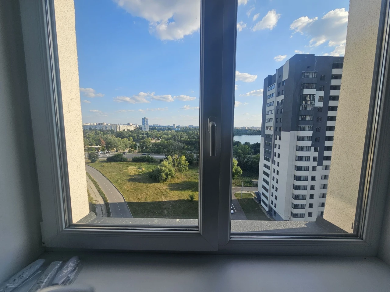 Selling a 2-bedroom apartment with renovation in the Oasis Heroes of Labor residential complex, Dom Za