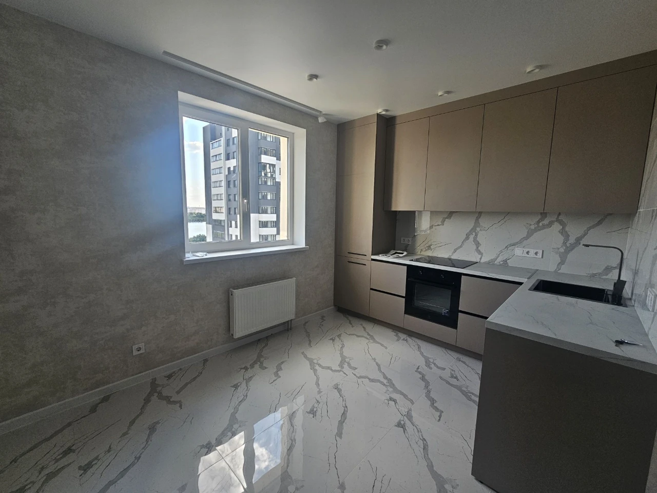 Selling a 2-bedroom apartment with renovation in the Oasis Heroes of Labor residential complex, Dom Za
