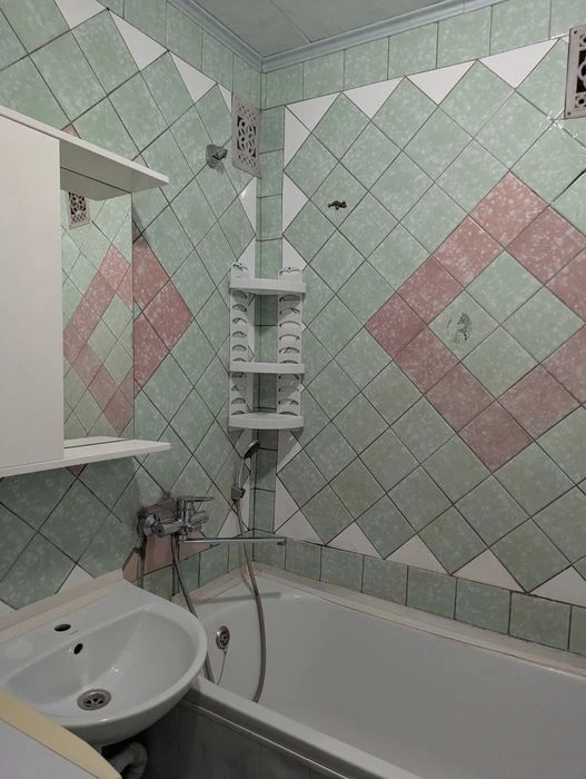 Three-room apartment for sale in Zalyutino