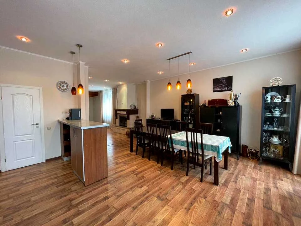 Apartment. Kharkiv, Novooleksandrivska St., (Building 5)