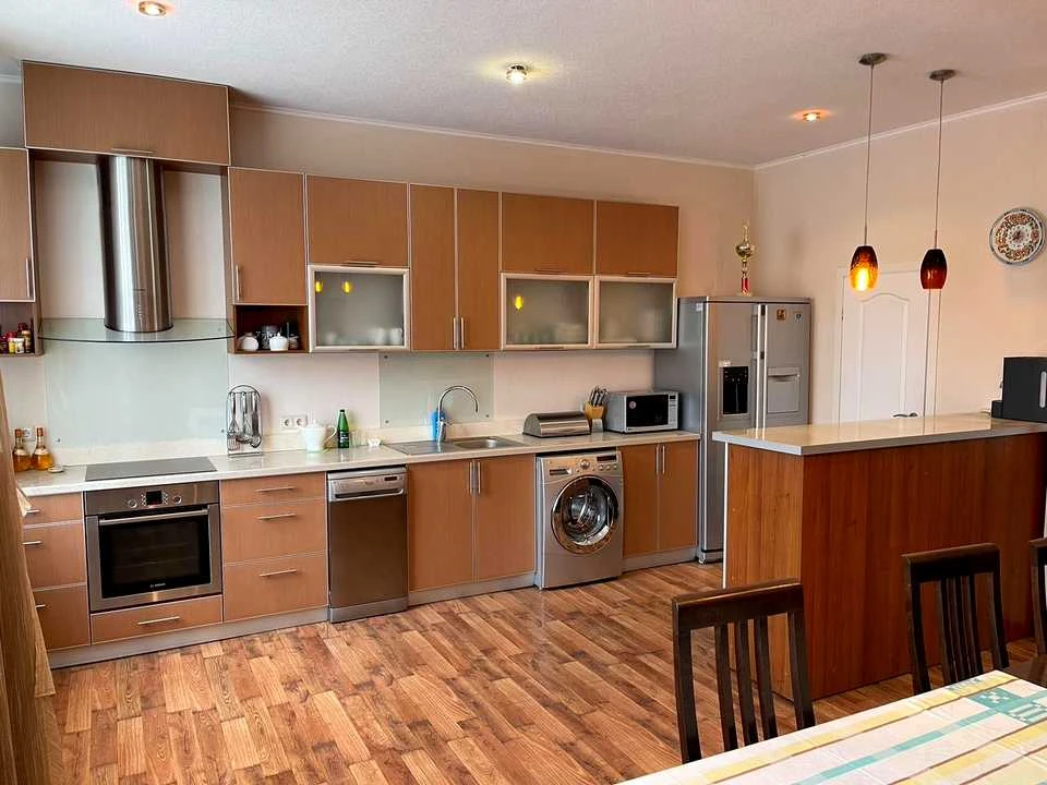 Apartment. Kharkiv, Novooleksandrivska St., (Building 5)