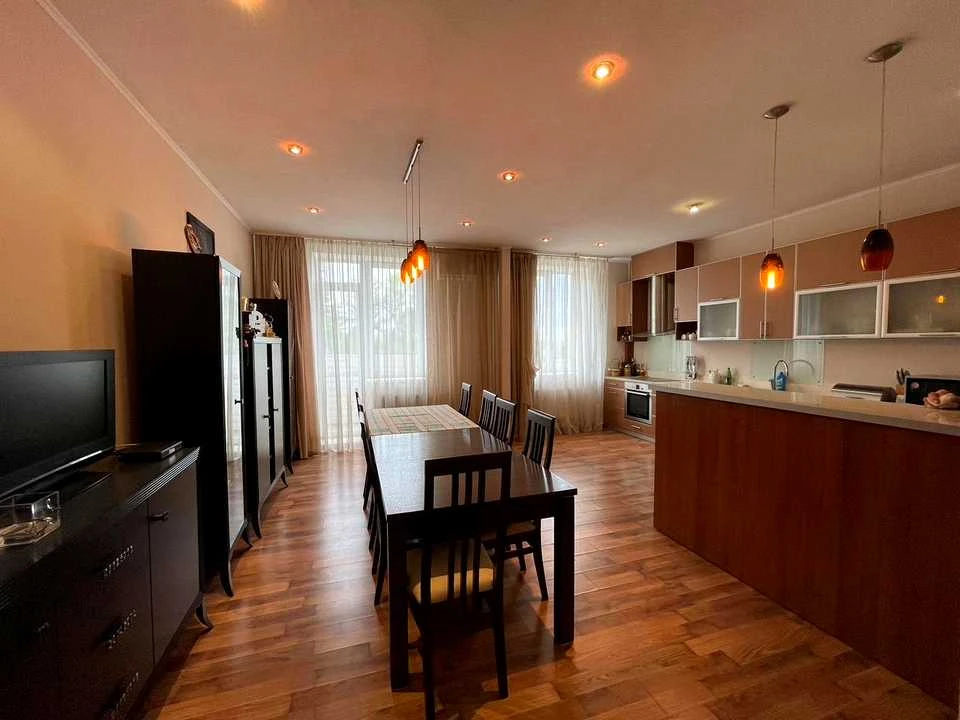 Apartment. Kharkiv, Novooleksandrivska St., (Building 5)