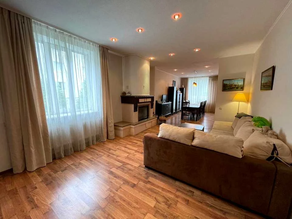 Apartment. Kharkiv, Novooleksandrivska St., (Building 5)