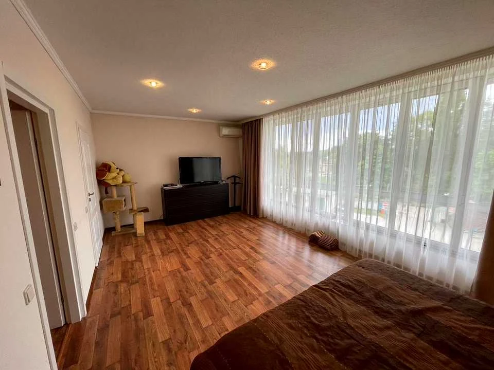 Apartment. Kharkiv, Novooleksandrivska St., (Building 5)