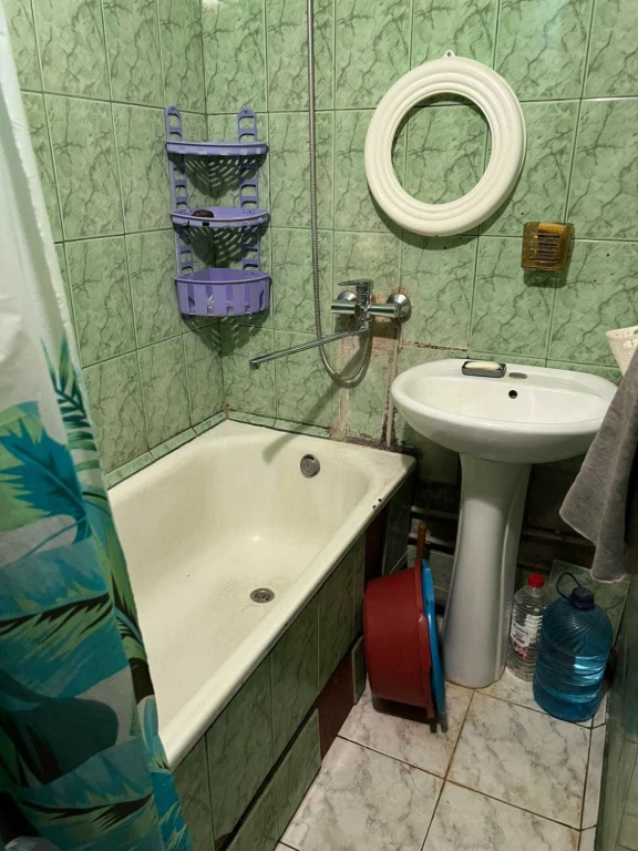 For sale: 1-room apartment. 124 Traktoro-Stroiteley Ave.