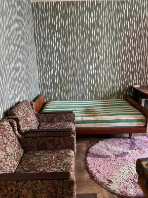For sale: 1-room apartment. 124 Traktoro-Stroiteley Ave.