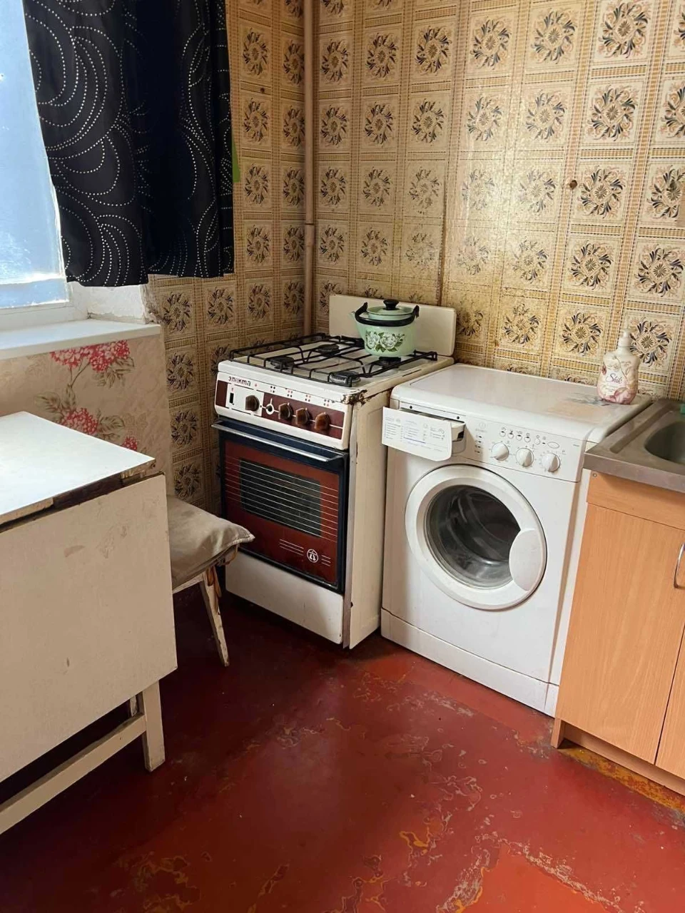 For sale: 1-room apartment. 124 Traktoro-Stroiteley Ave.
