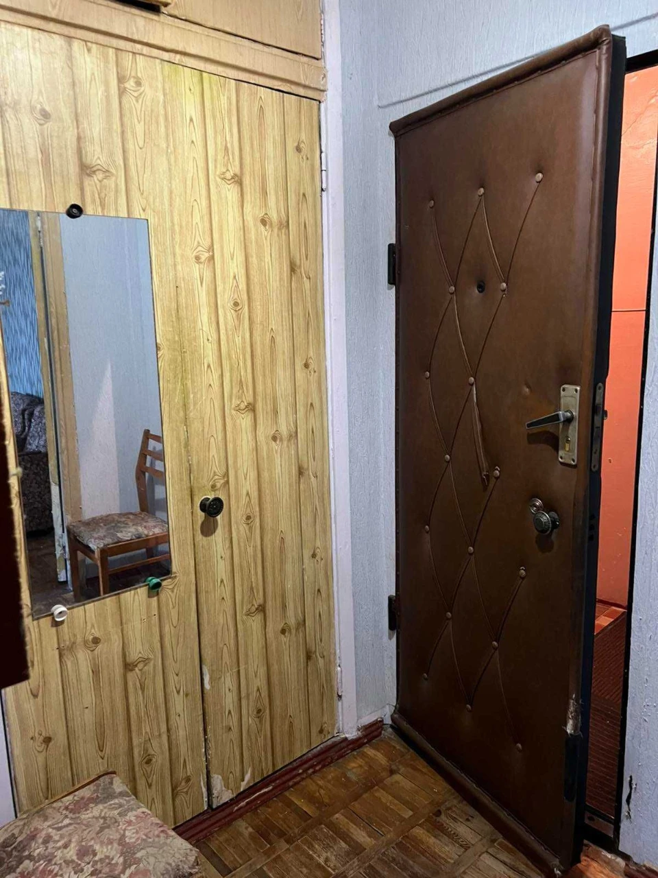 For sale: 1-room apartment. 124 Traktoro-Stroiteley Ave.