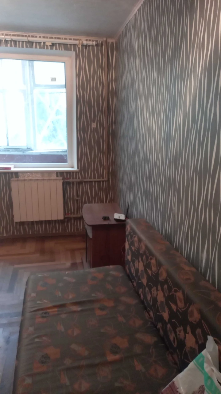 For sale: 1-room apartment. 124 Traktoro-Stroiteley Ave.