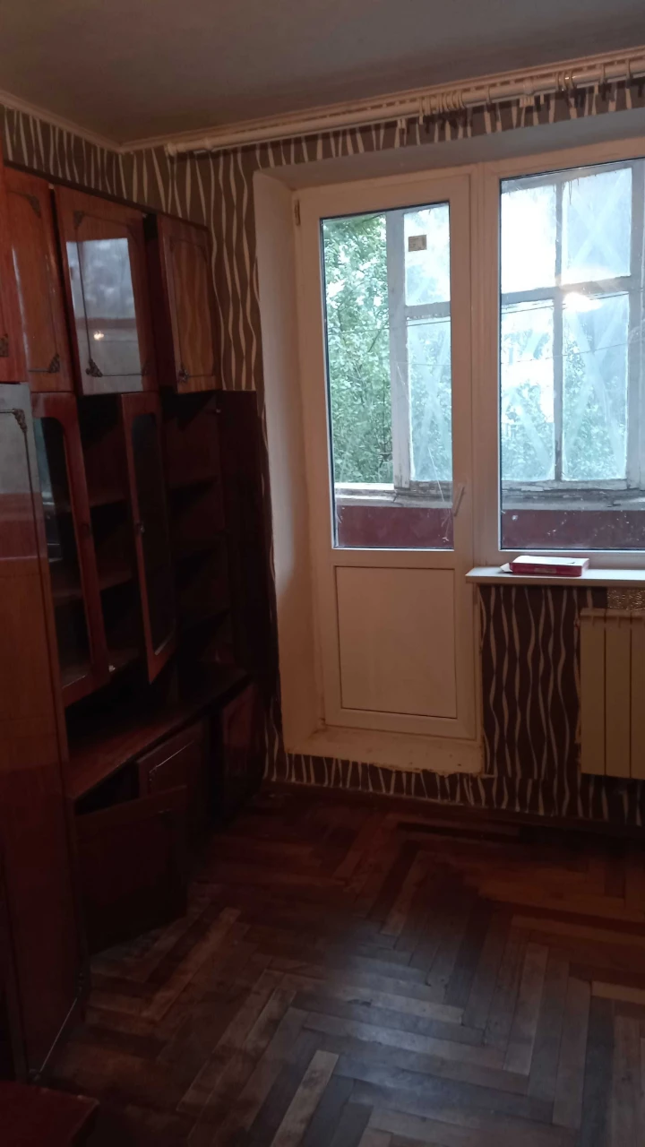 For sale: 1-room apartment. 124 Traktoro-Stroiteley Ave.