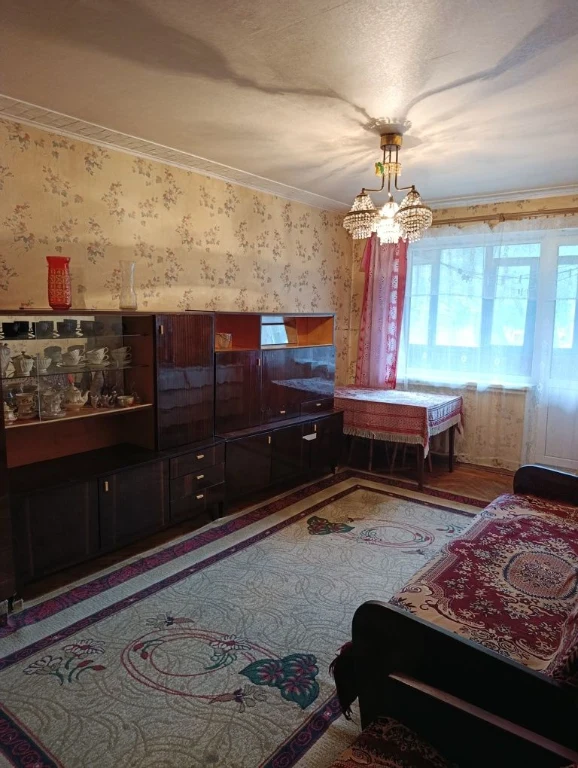 I am selling a 2-room apartment.