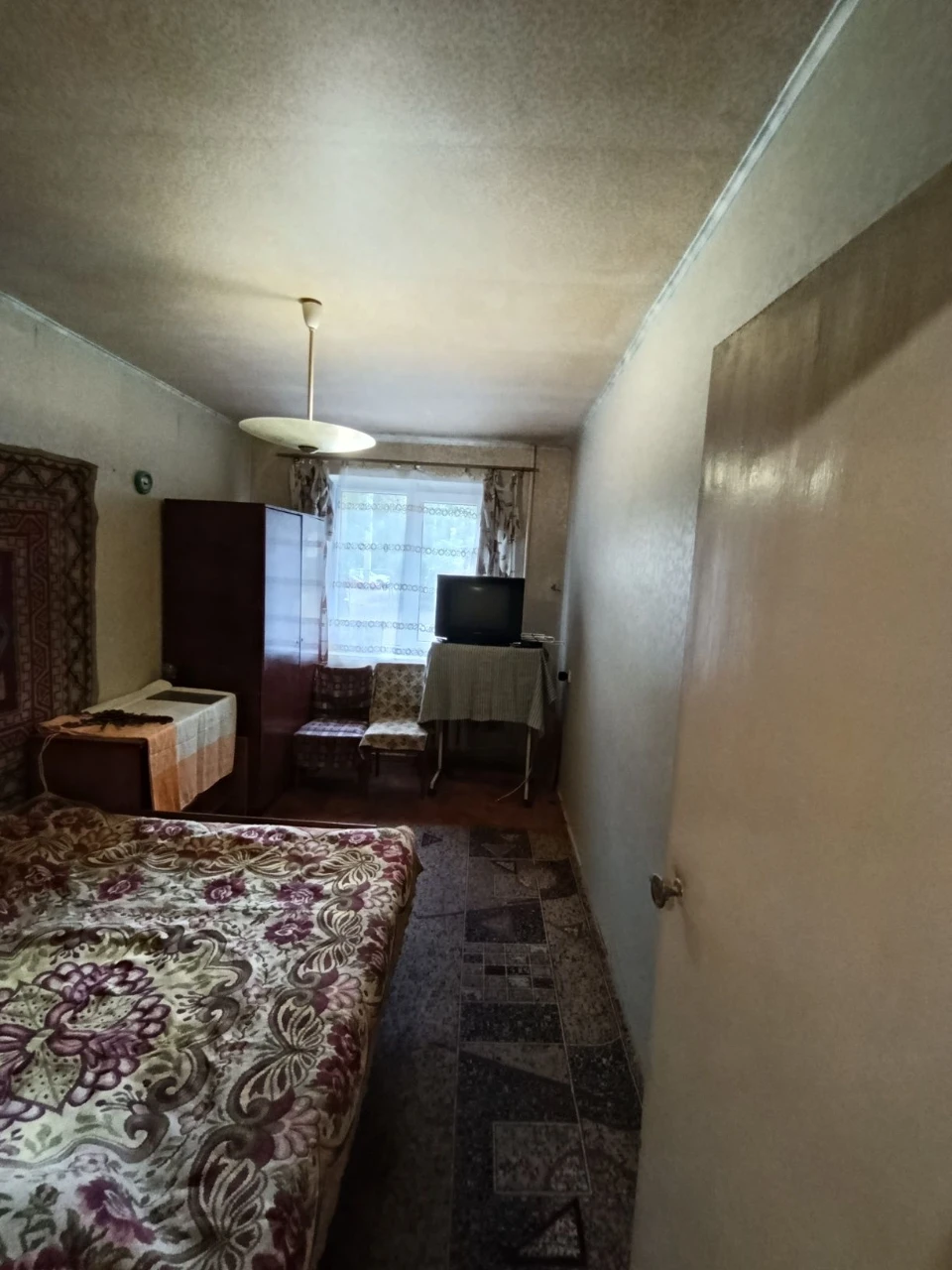 I am selling a 2-room apartment.