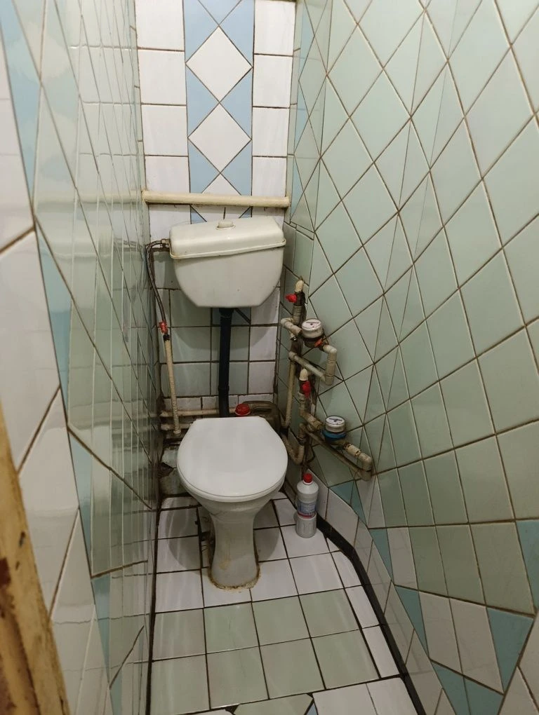 I am selling a 2-room apartment.