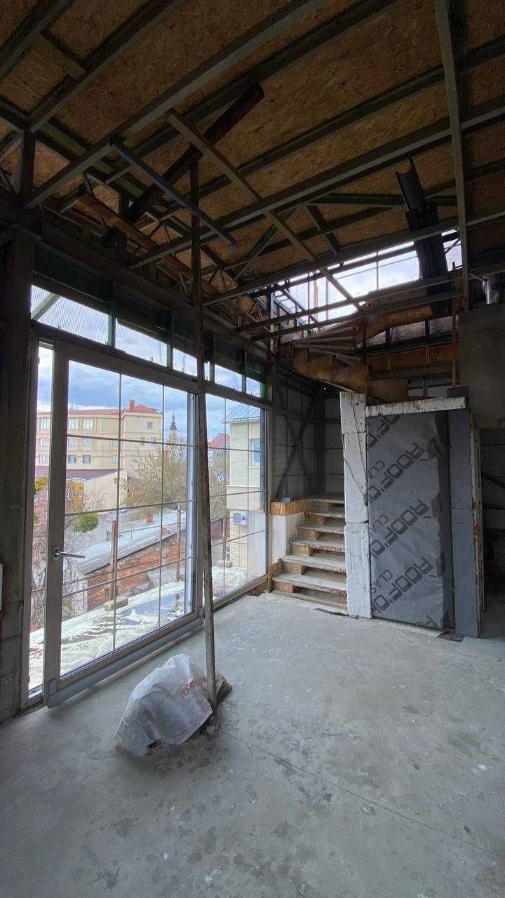 94 m² + 54 m² terrace, 3-room apartment in the historic center of Kharkiv
