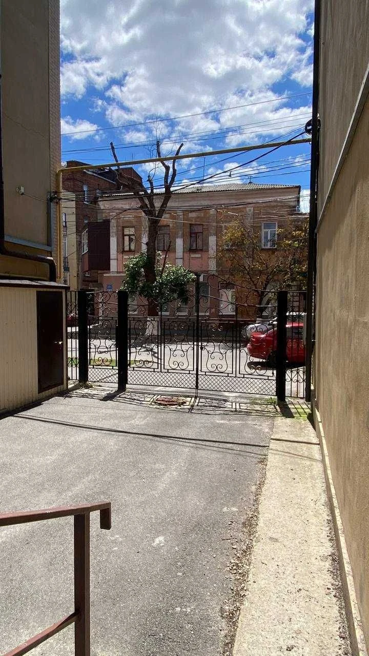 94 m² + 54 m² terrace, 3-room apartment in the historic center of Kharkiv