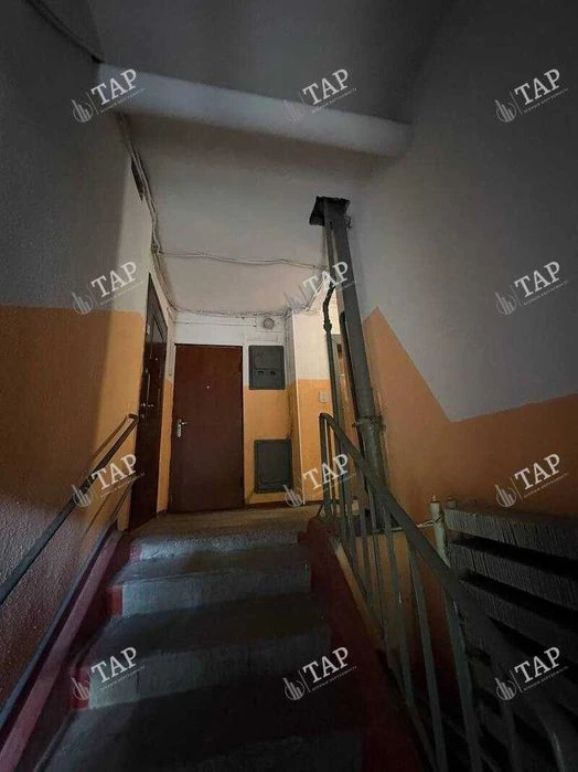 No commission for the buyer. Selling a 3-room apartment with