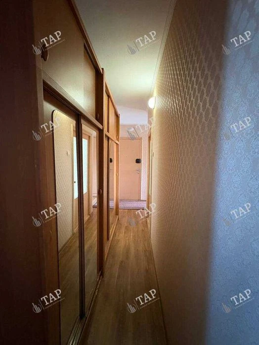 No commission for the buyer. Selling a 3-room apartment with