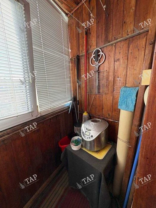 No commission for the buyer. Selling a 3-room apartment with