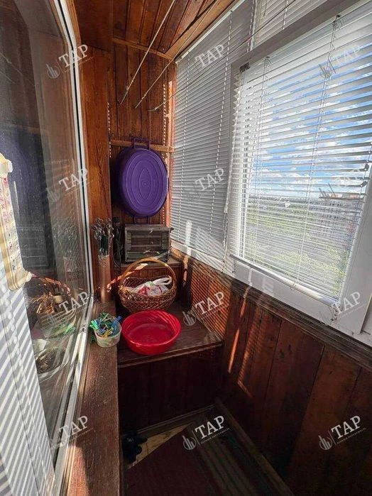 No commission for the buyer. Selling a 3-room apartment with
