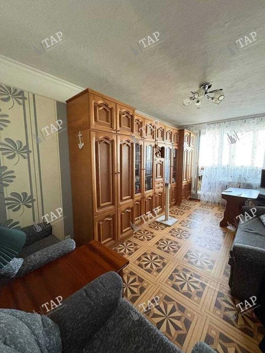 No commission for the buyer. Selling a 3-room apartment with