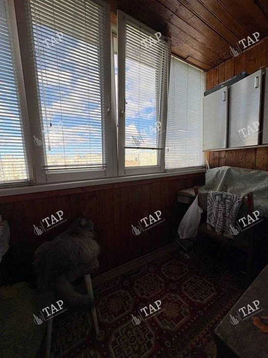 No commission for the buyer. Selling a 3-room apartment with