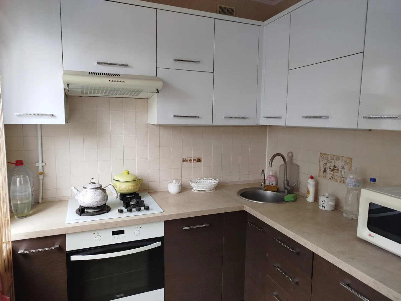 Urgent! 3-room apartment with major repairs, M. Saltovskaya, near