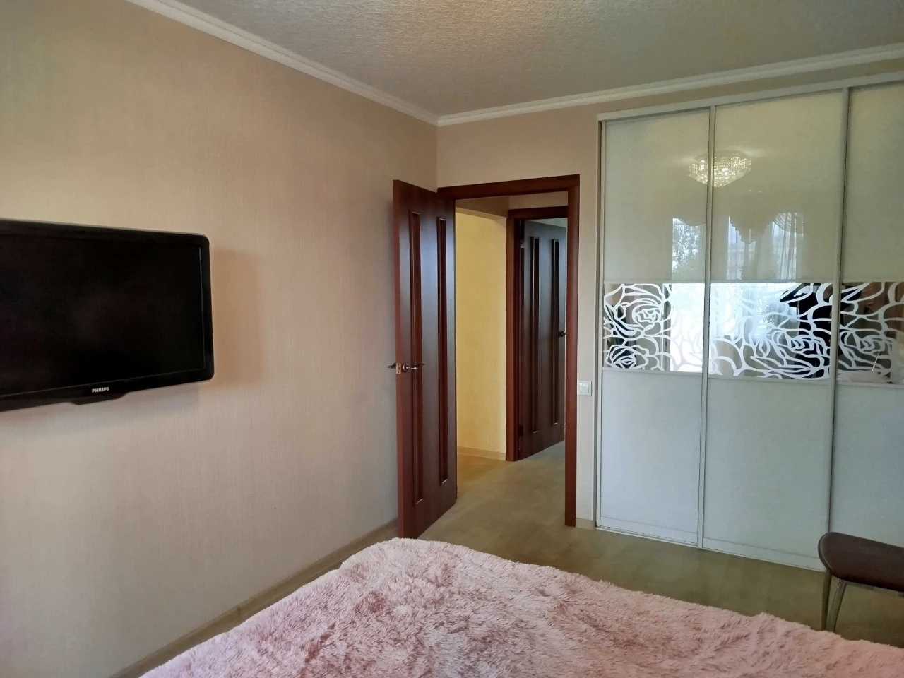 Urgent! 3-room apartment with major repairs, M. Saltovskaya, near