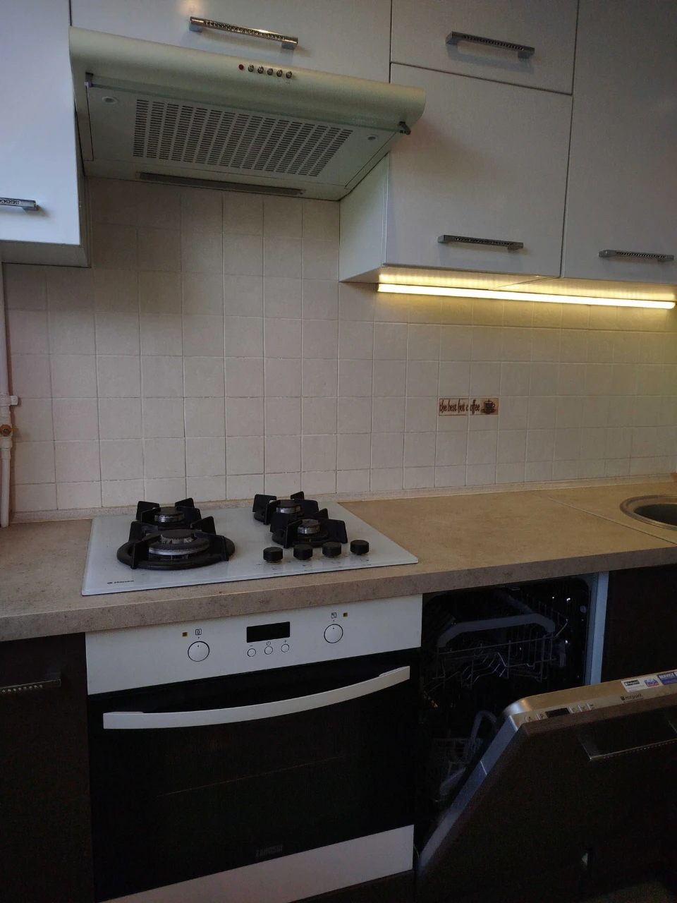 Urgent! 3-room apartment with major repairs, M. Saltovskaya, near