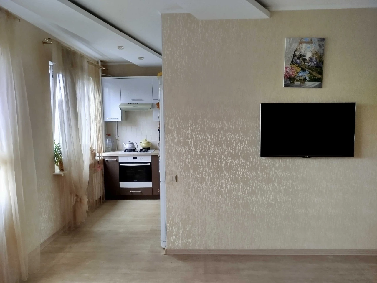 Urgent! 3-room apartment with major repairs, M. Saltovskaya, near