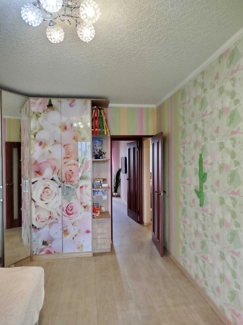Urgent! 3-room apartment with major repairs, M. Saltovskaya, near